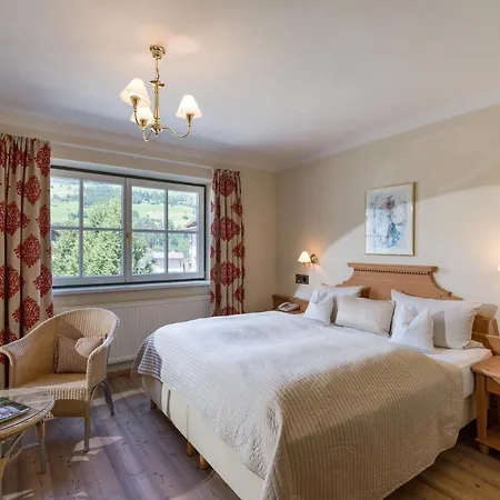 Alpen Glueck Lisa Garni