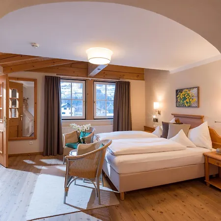 فندق Alpen Glueck Lisa Garni 4*