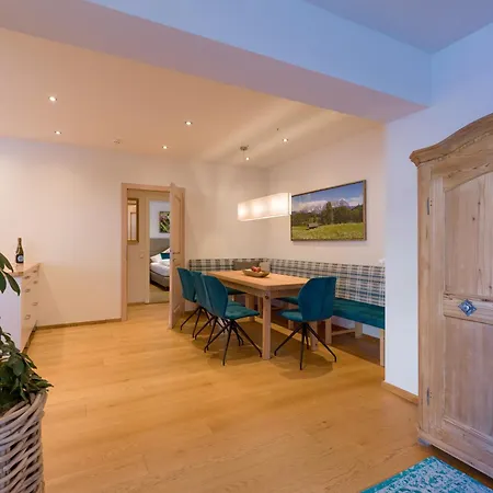 Alpen Glueck Lisa Garni