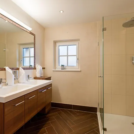 فندق Alpen Glueck Lisa Garni 4*