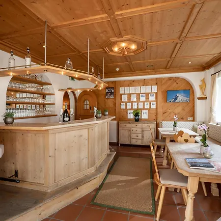 Отель Alpen Glueck Lisa Garni Кирхберг