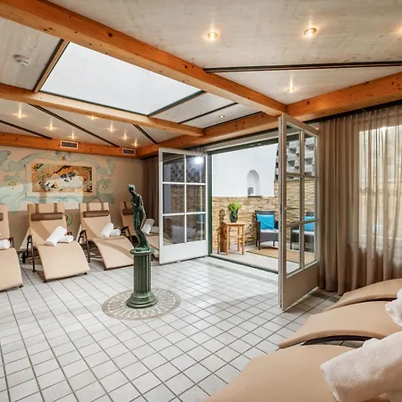 Alpen Glueck Lisa Garni Отель 4*