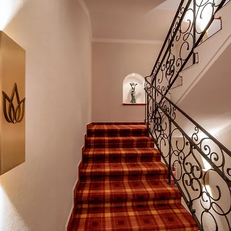 Hotel Alpen Glueck Lisa Garni 4*