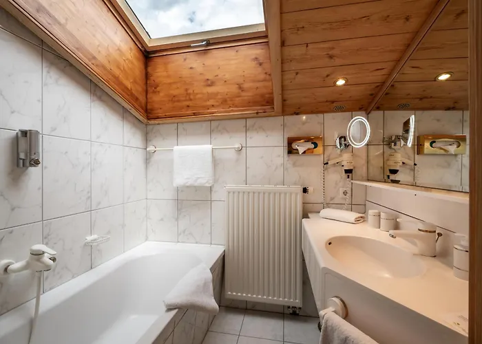 Alpen Glueck Lisa Garni