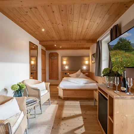 Alpen Glueck Lisa Garni ホテル 4*