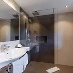 Hotel Alpen Glueck Lisa Garni 4*