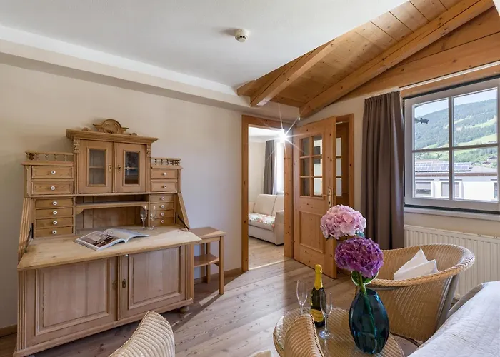 Alpen Glueck Lisa Garni