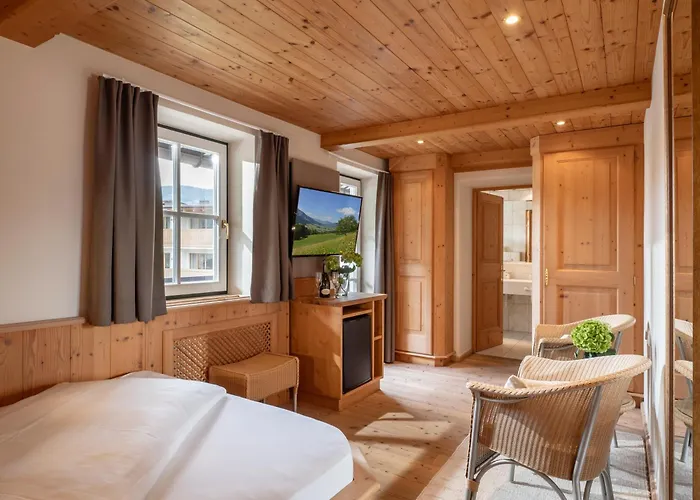 Alpen Glueck Lisa Garni